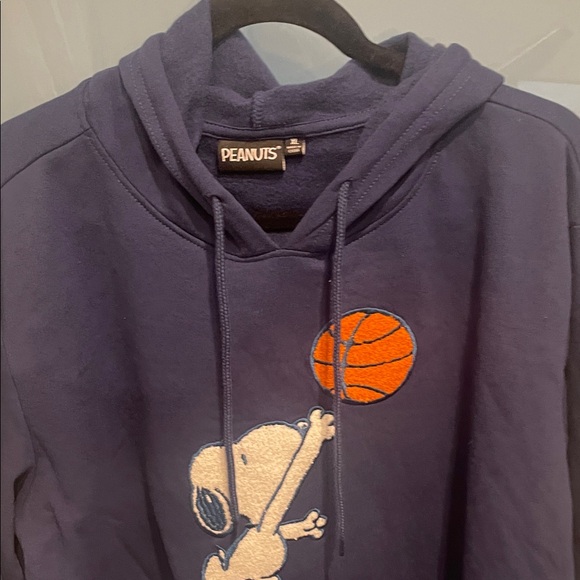 Peanuts Dark Blue Hoodie with Snoopy Basketball Design, XL, EUC - Picture 3 of 11